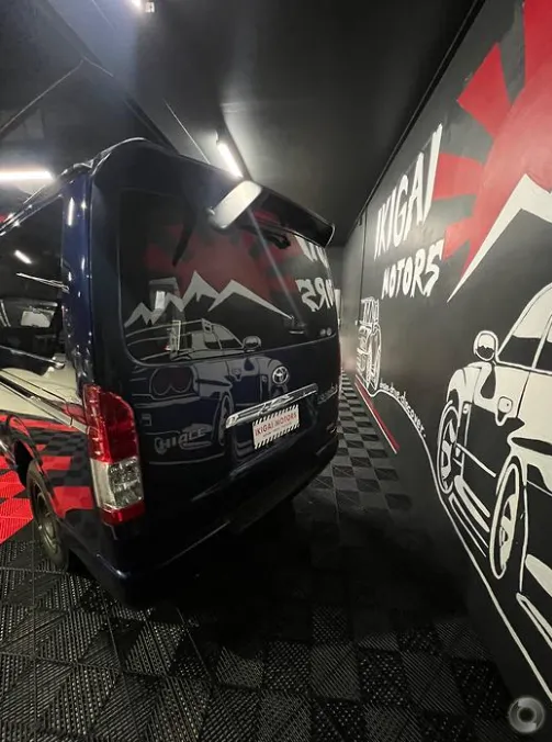 Toyota Hiace thumbnail 4