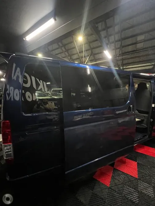 Toyota Hiace thumbnail 13