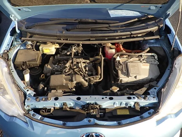 2012 Toyota Aqua Hybrid - Image 2
