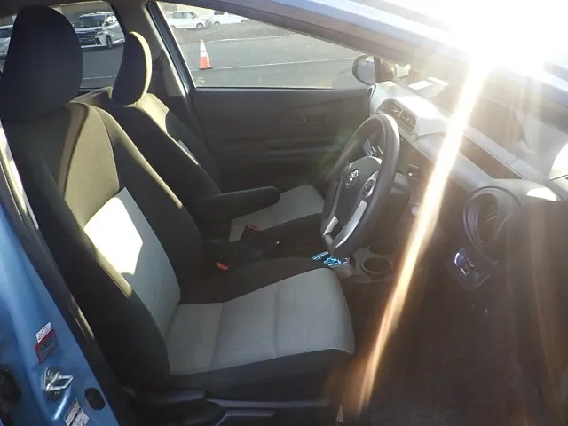 2012 Toyota Aqua Hybrid - Image 3