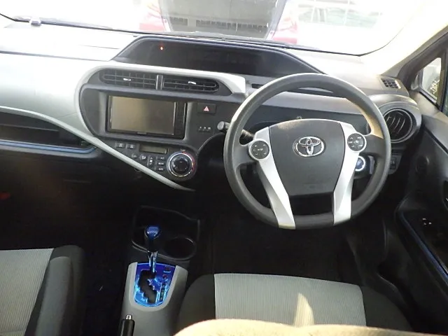 2012 Toyota Aqua Hybrid - Image 4