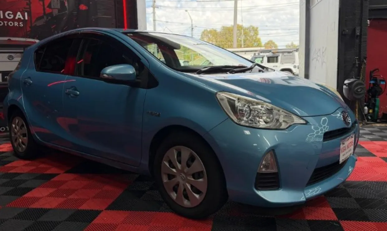 2012 Toyota Aqua Hybrid - Image 6