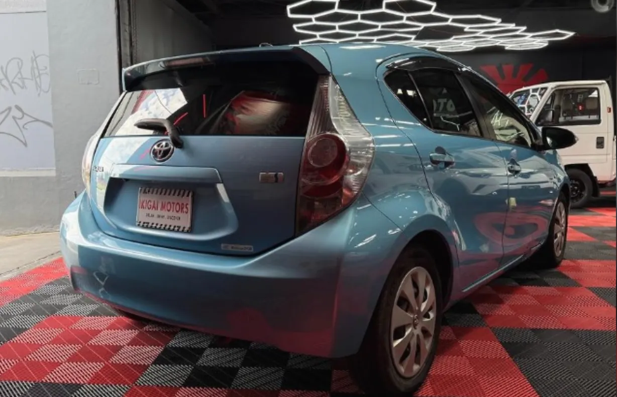 2012 Toyota Aqua Hybrid - Image 7