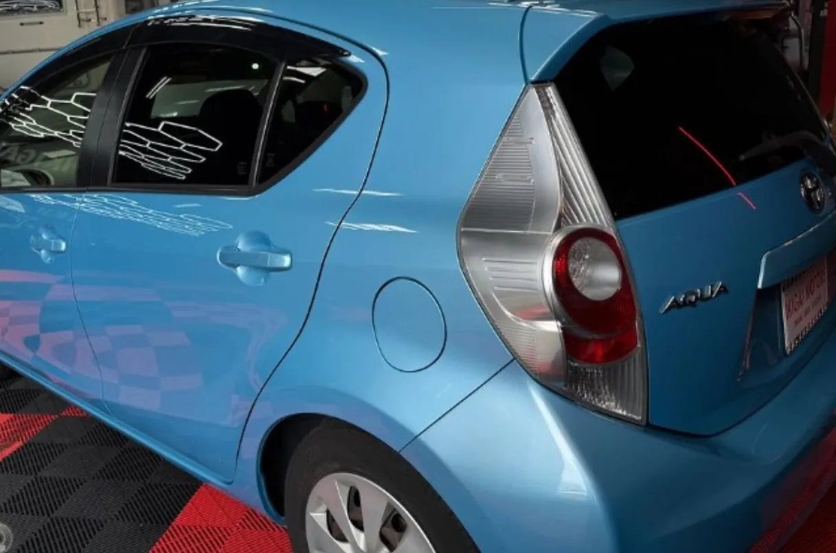 2012 Toyota Aqua Hybrid - Image 9