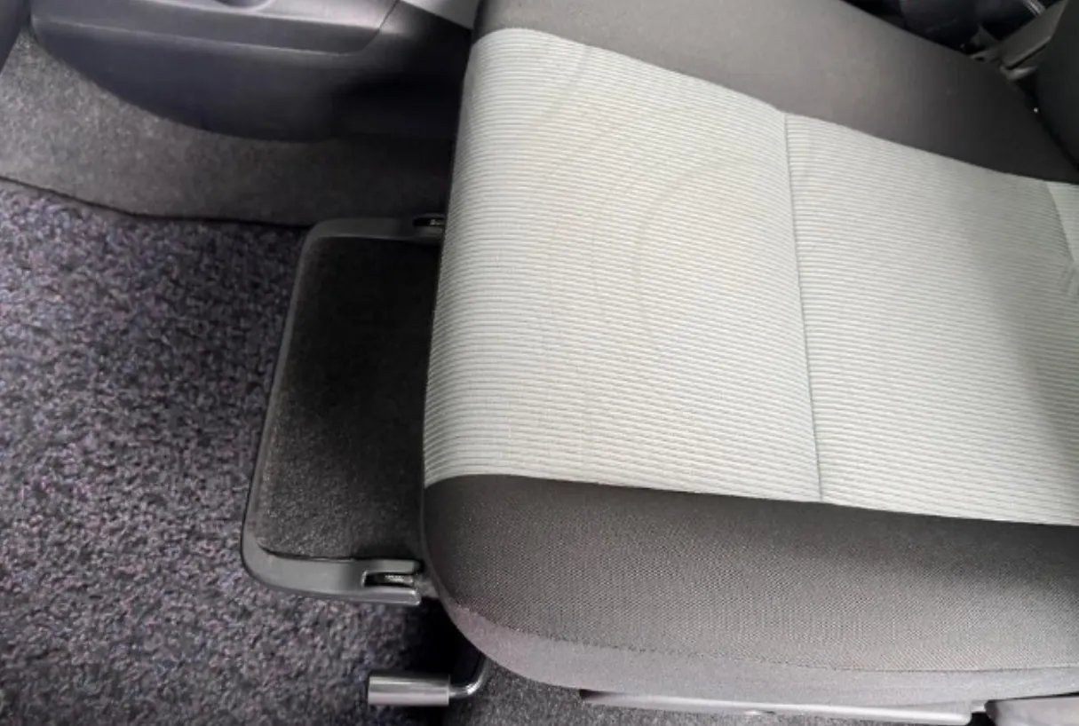 2012 Toyota Aqua Hybrid - Image 15