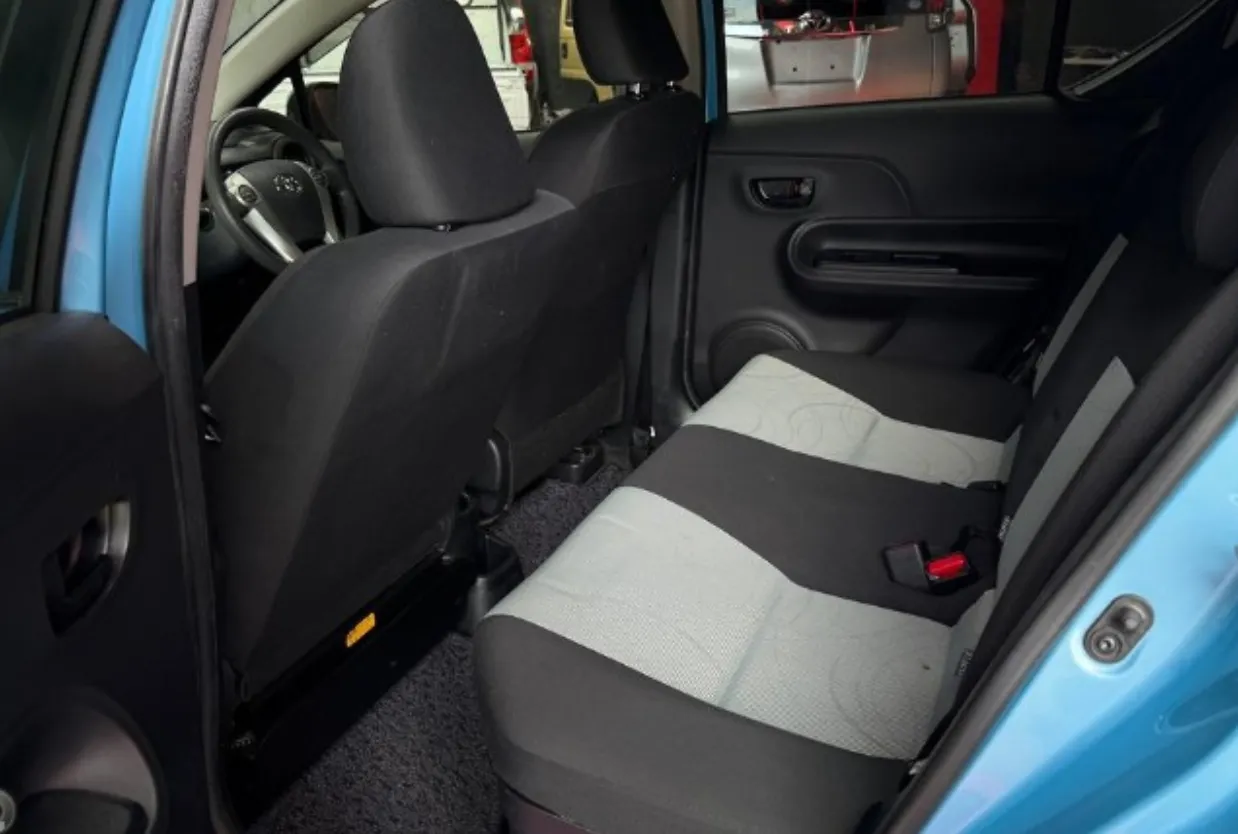 2012 Toyota Aqua Hybrid - Image 16