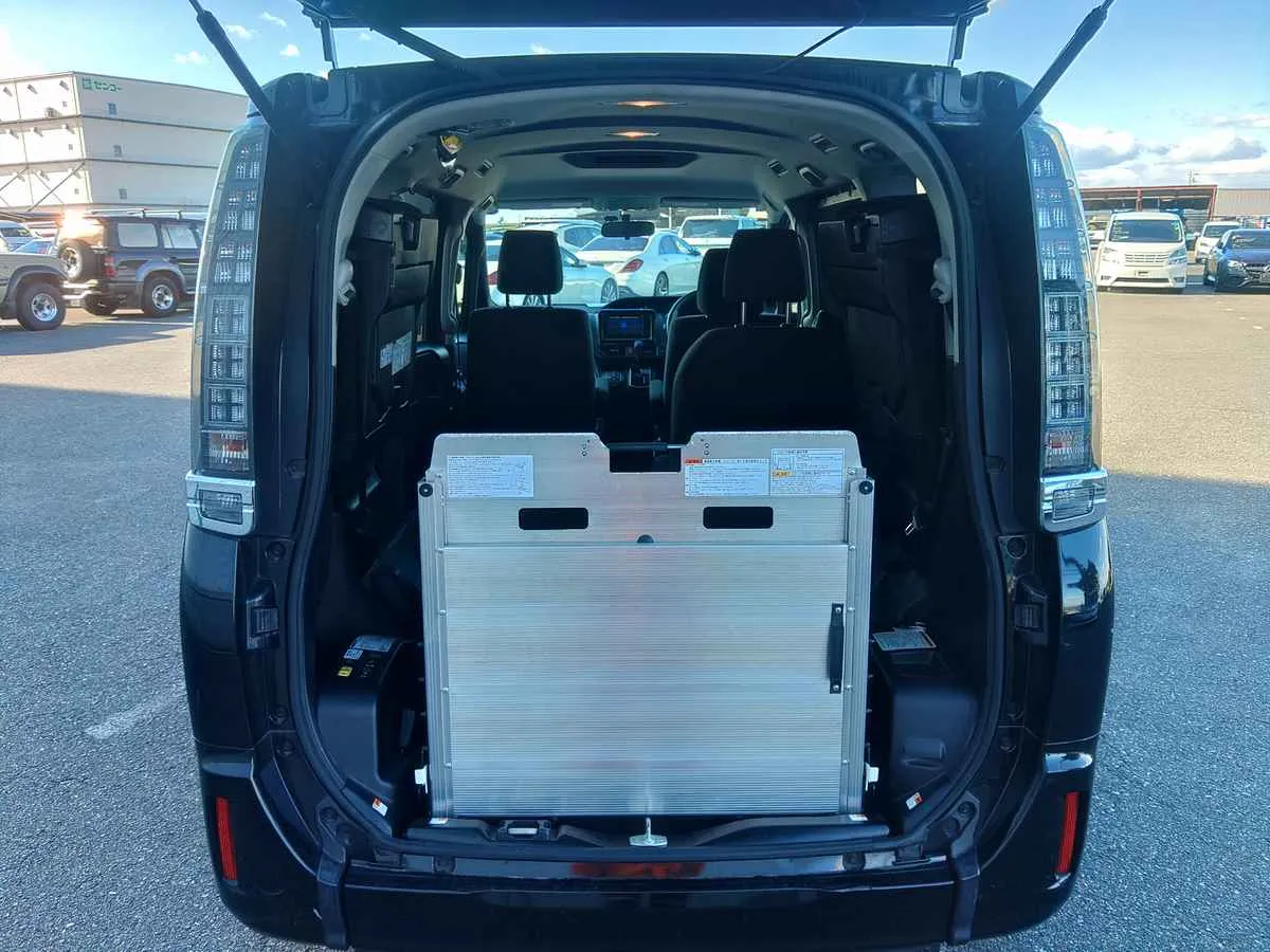 Toyota Voxy Welcab