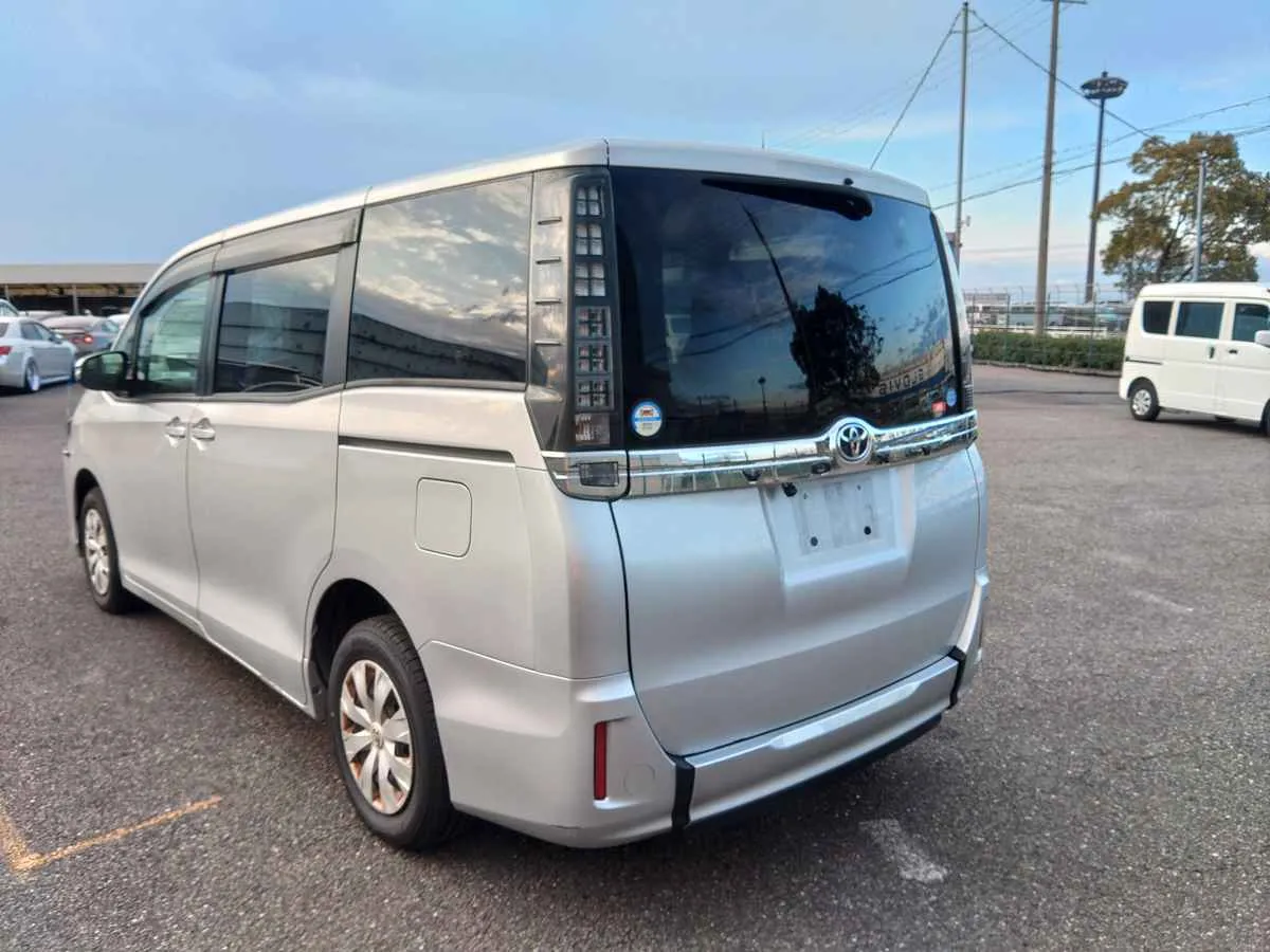 2015 Toyota Voxy Welcab - Image 4