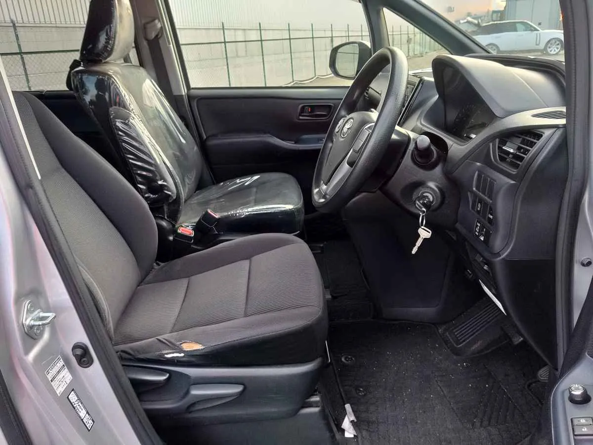 2015 Toyota Voxy Welcab - Image 6