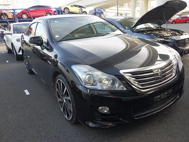 Toyota Crown thumbnail 3