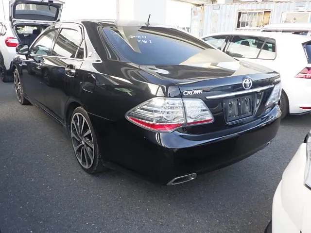 Toyota Crown thumbnail 5