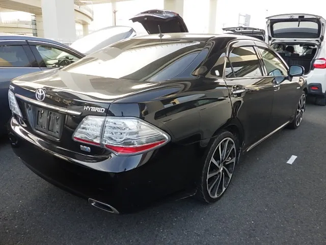 Toyota Crown thumbnail 6