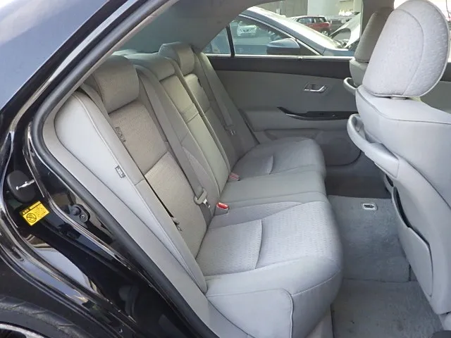 Toyota Crown thumbnail 8