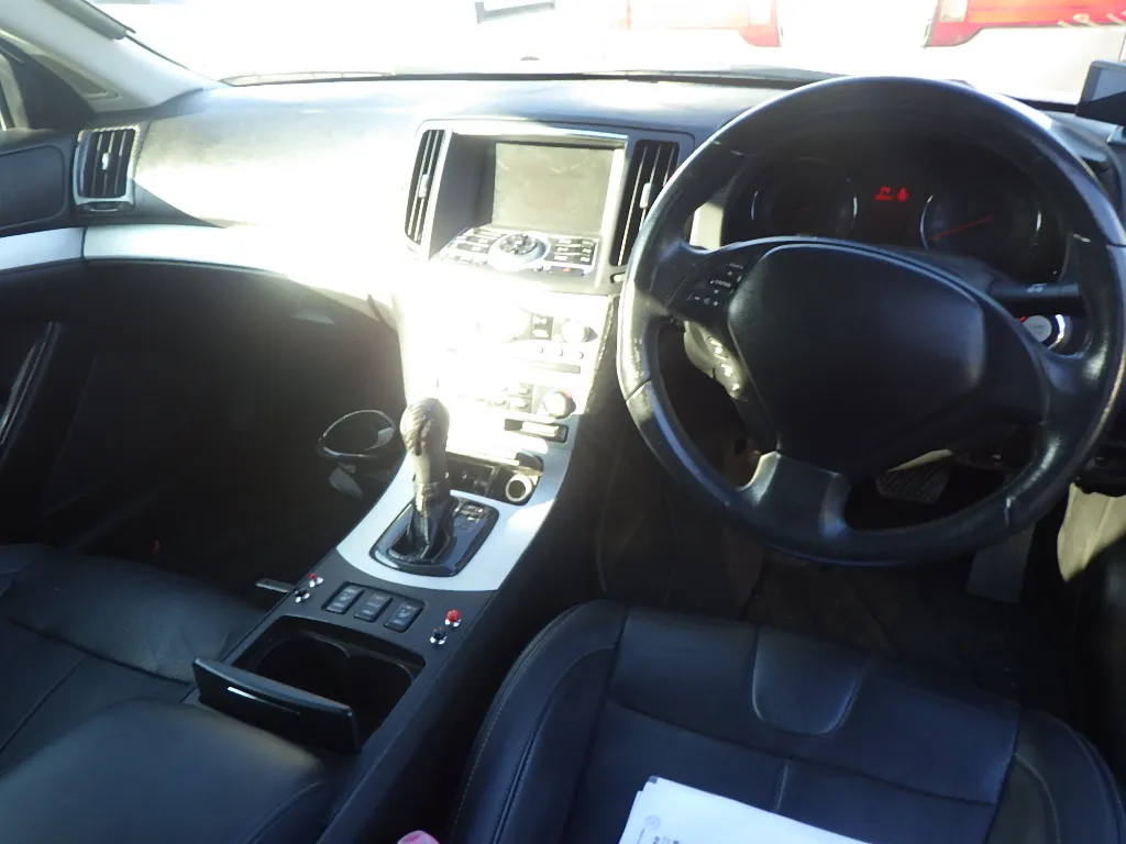NISSAN SKYLINE thumbnail 3