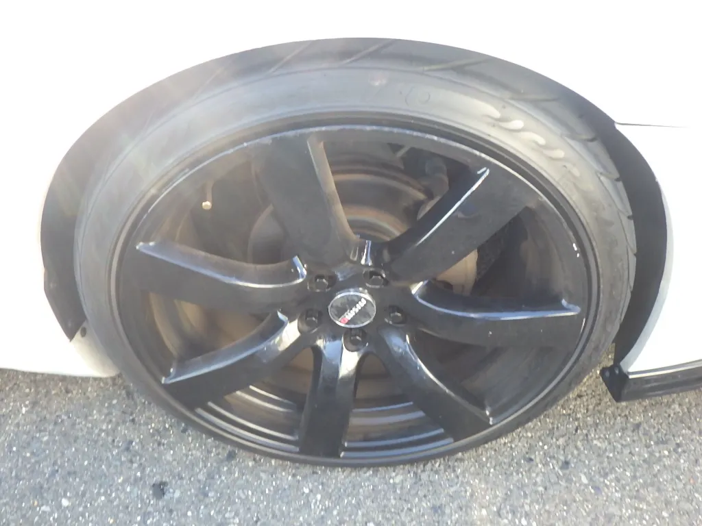 NISSAN SKYLINE thumbnail 4