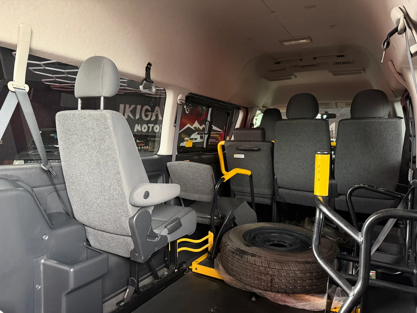Toyota Hiace thumbnail 33