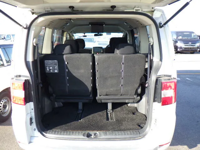 2016 Mitsubishi Delica - Image 6