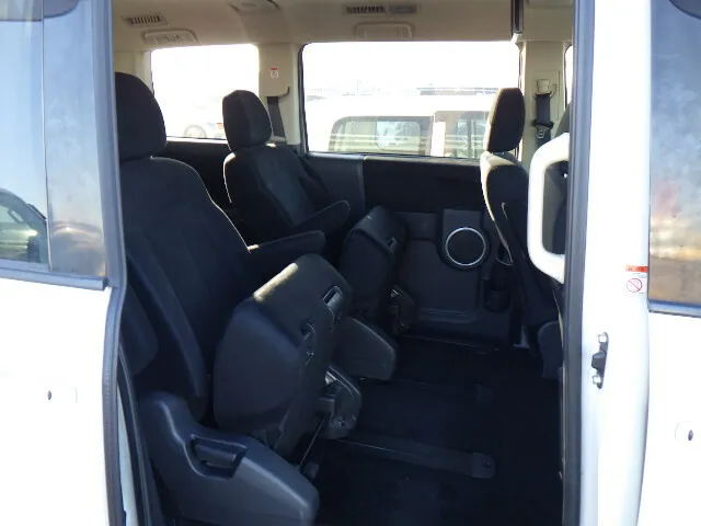 2016 Mitsubishi Delica - Image 7