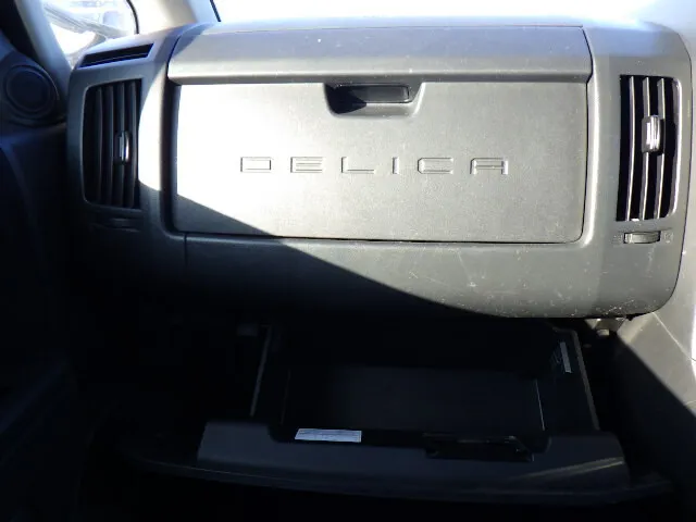 2016 Mitsubishi Delica - Image 12