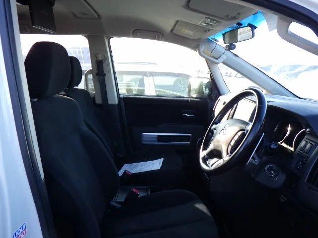 2016 Mitsubishi Delica - Image 15