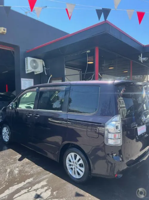 2013 Toyota Voxy - Image 4