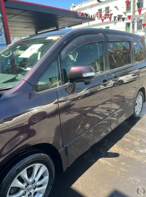 2013 Toyota Voxy - Image 5