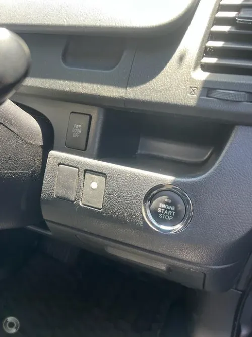 2013 Toyota Voxy - Image 7