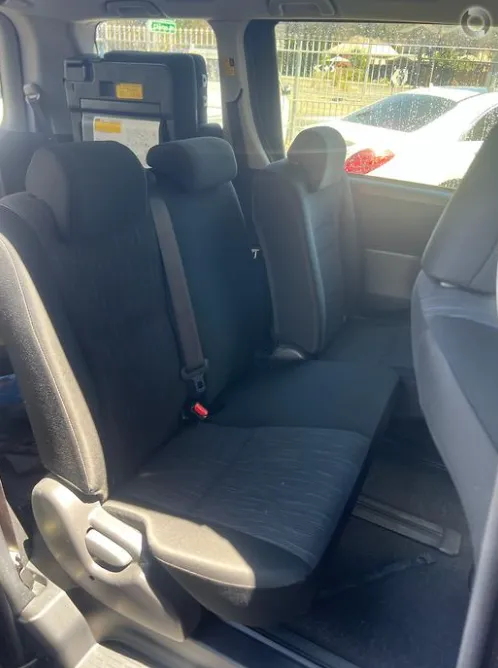 2013 Toyota Voxy - Image 8