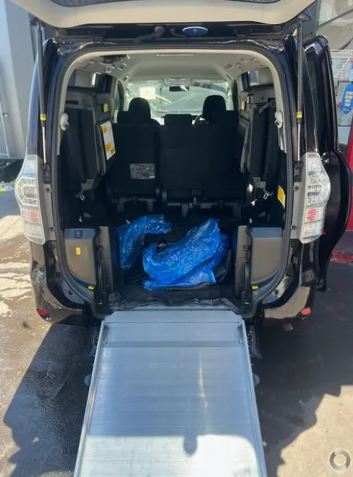 2013 Toyota Voxy - Image 11