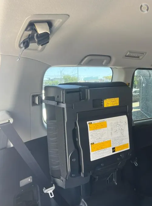 2013 Toyota Voxy - Image 12