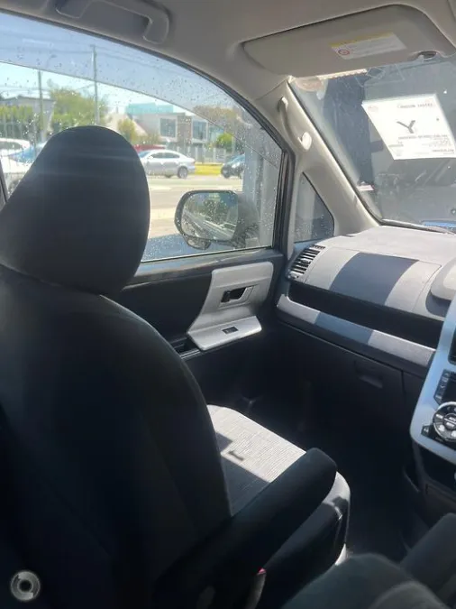 2013 Toyota Voxy - Image 13