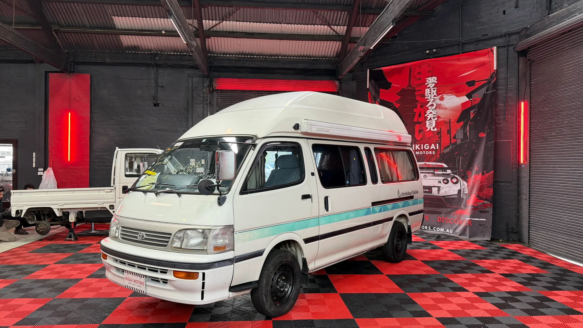 Toyota Hiace Super Custom