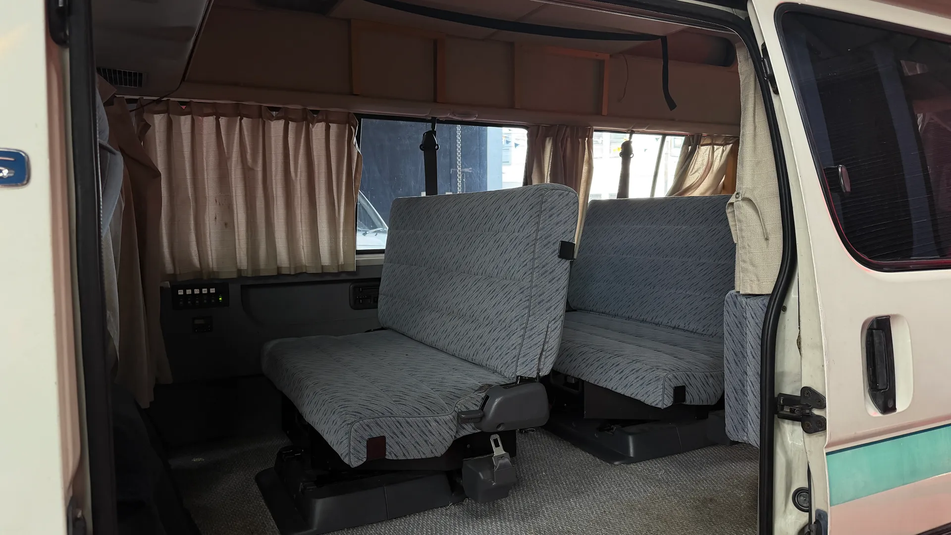1995 Toyota Hiace Super Custom - Image 6