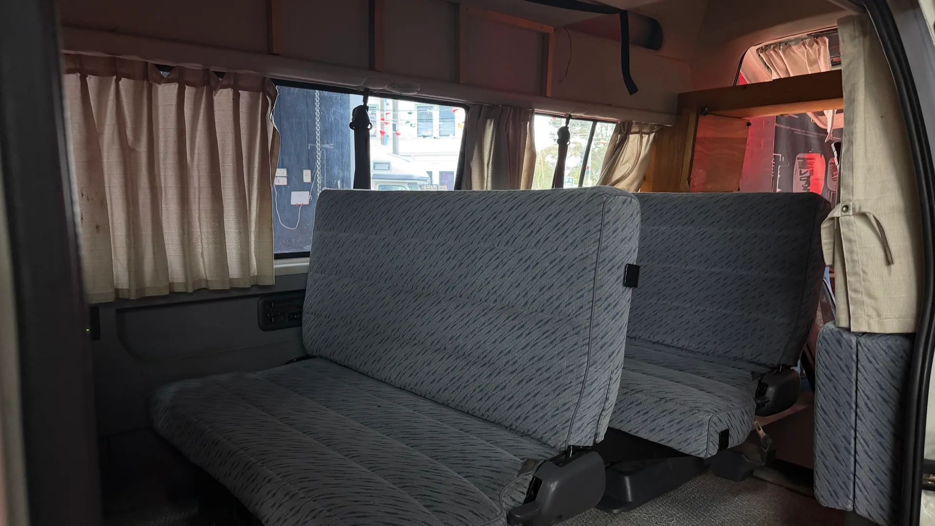1995 Toyota Hiace Super Custom - Image 7