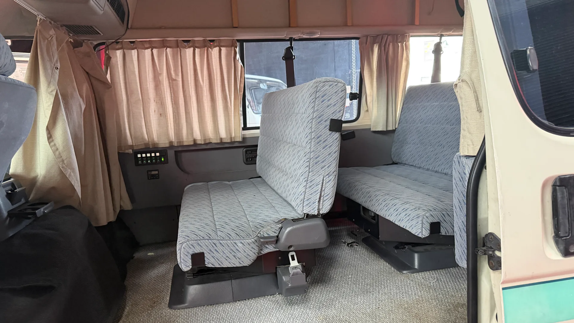 1995 Toyota Hiace Super Custom - Image 8