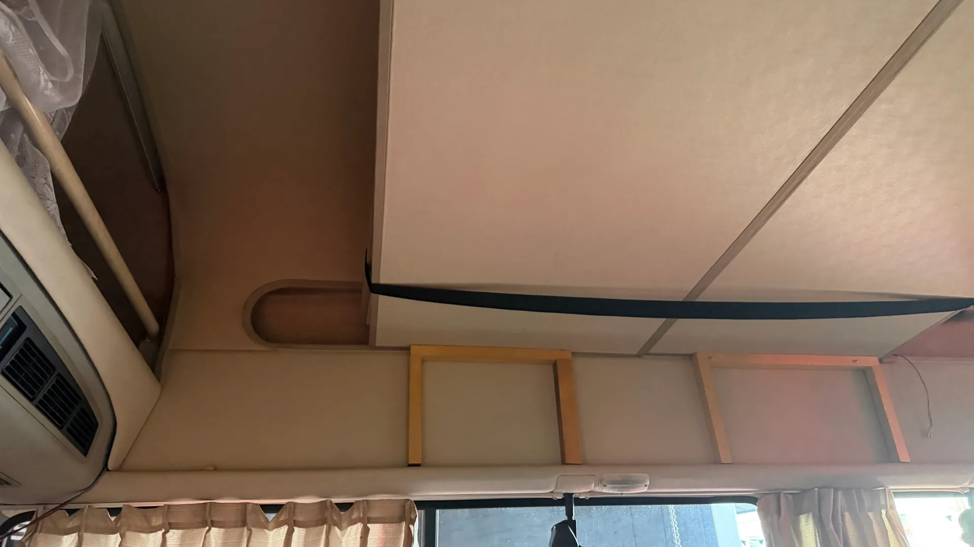 1995 Toyota Hiace Super Custom - Image 9