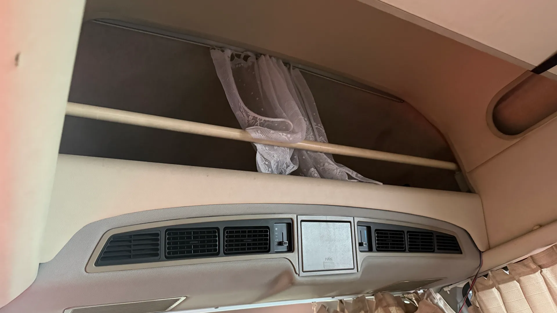 1995 Toyota Hiace Super Custom - Image 10