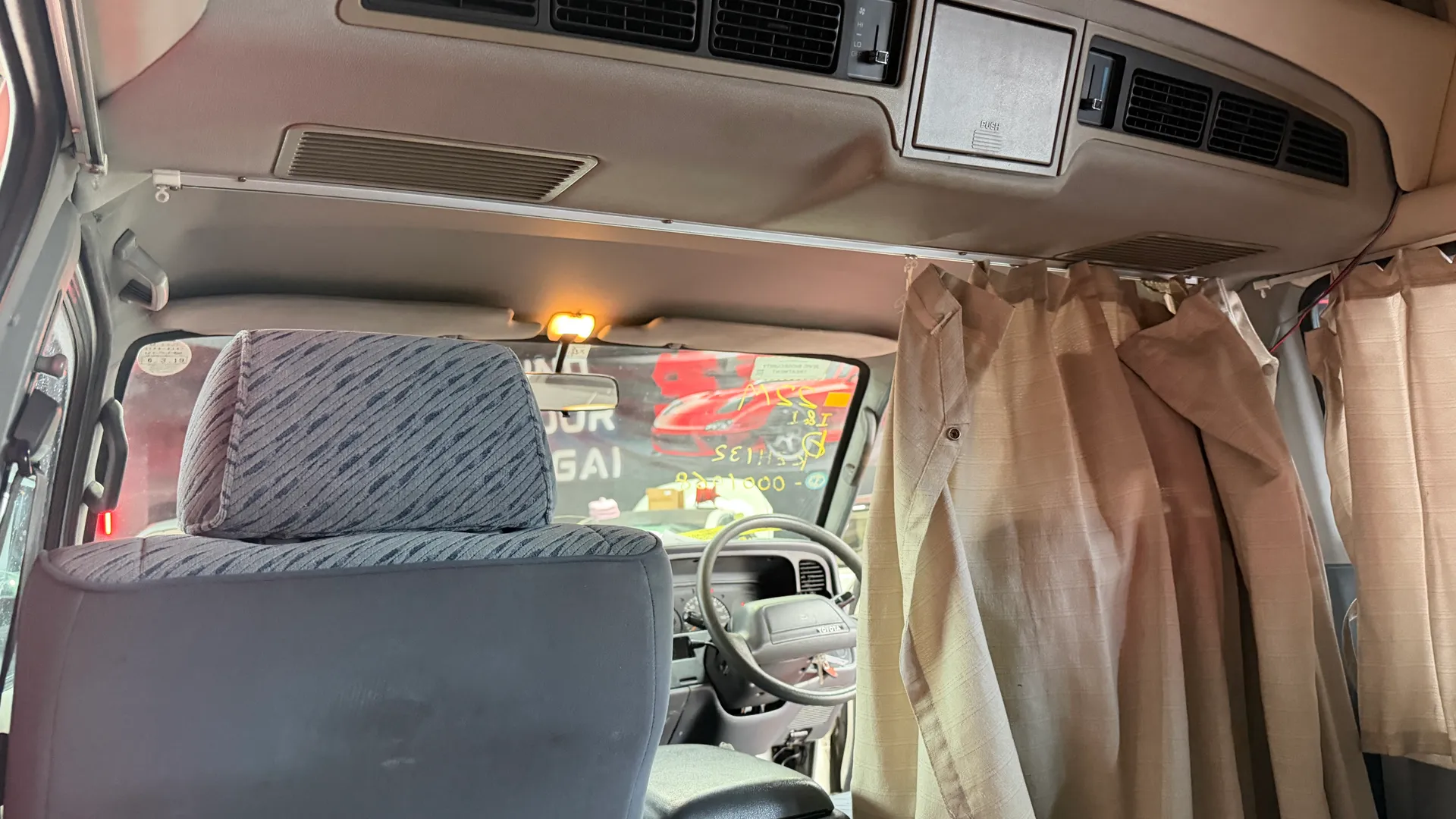 1995 Toyota Hiace Super Custom - Image 11