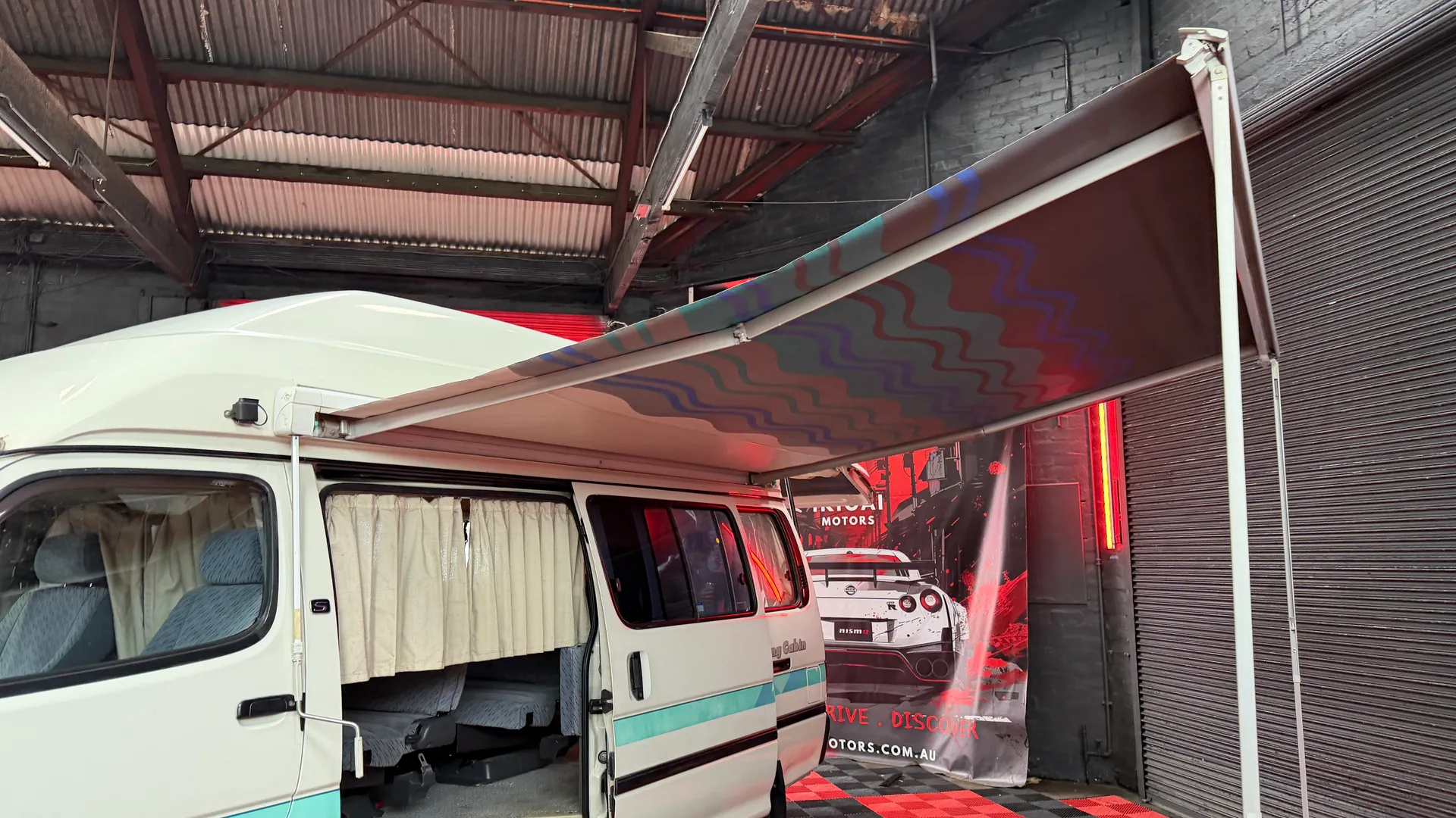 1995 Toyota Hiace Super Custom - Image 16