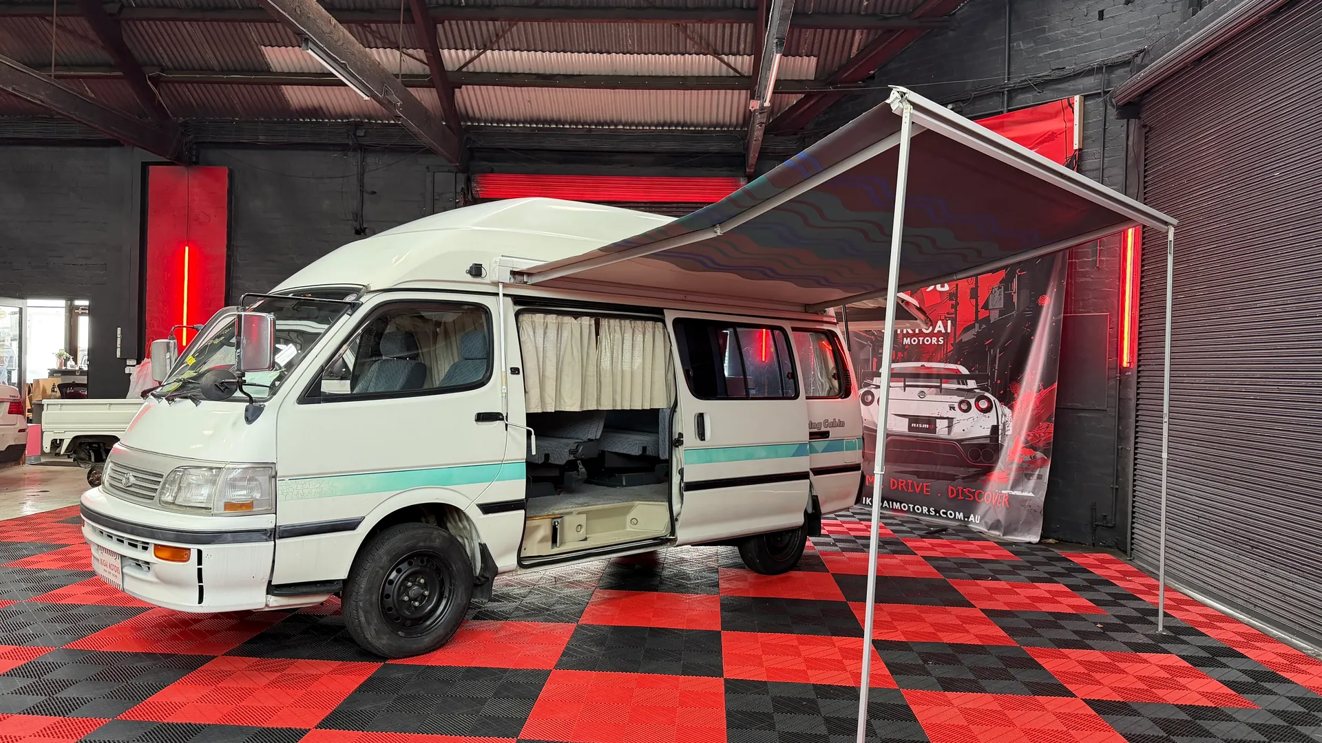 1995 Toyota Hiace Super Custom - Image 17