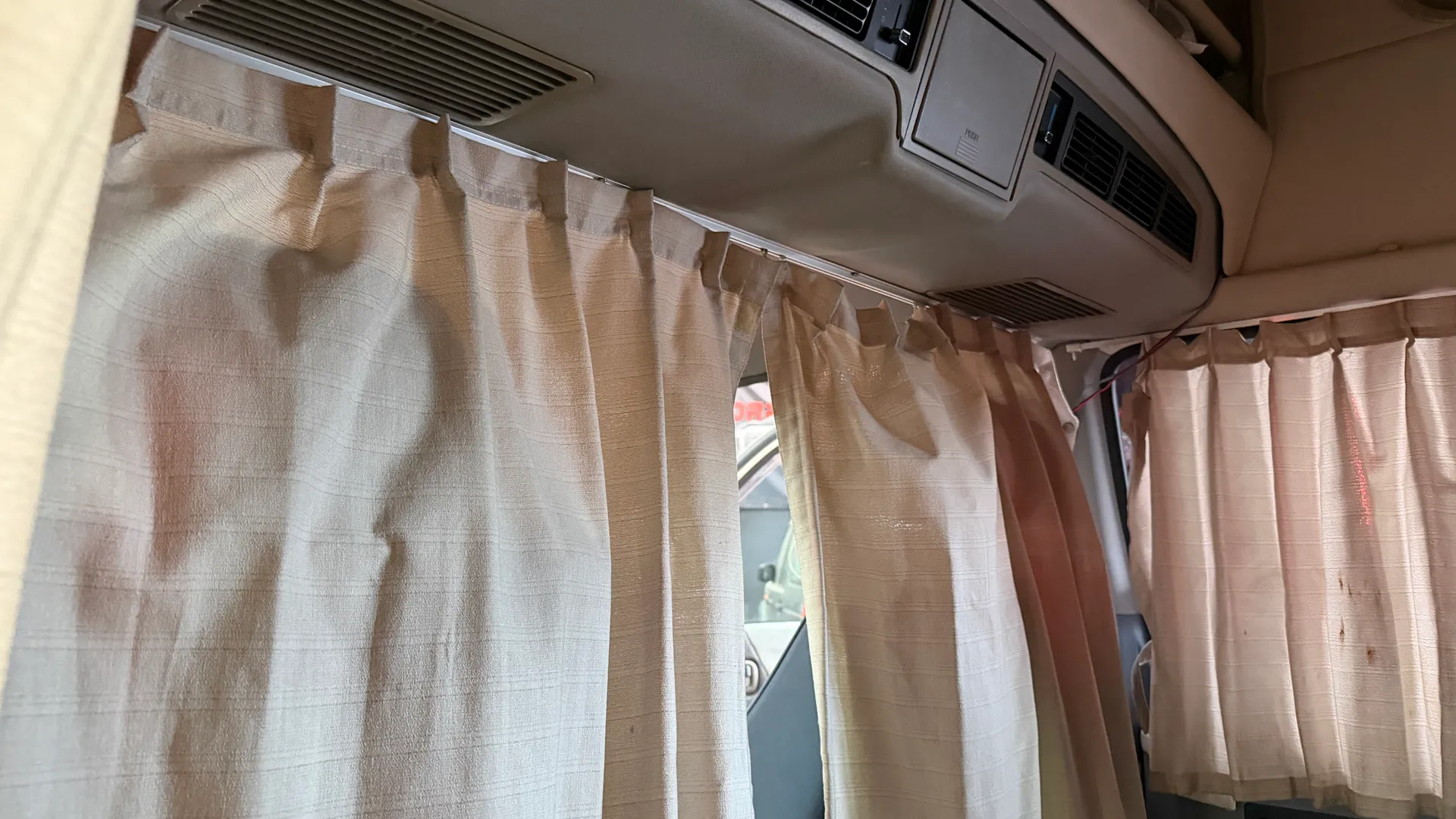 1995 Toyota Hiace Super Custom - Image 19
