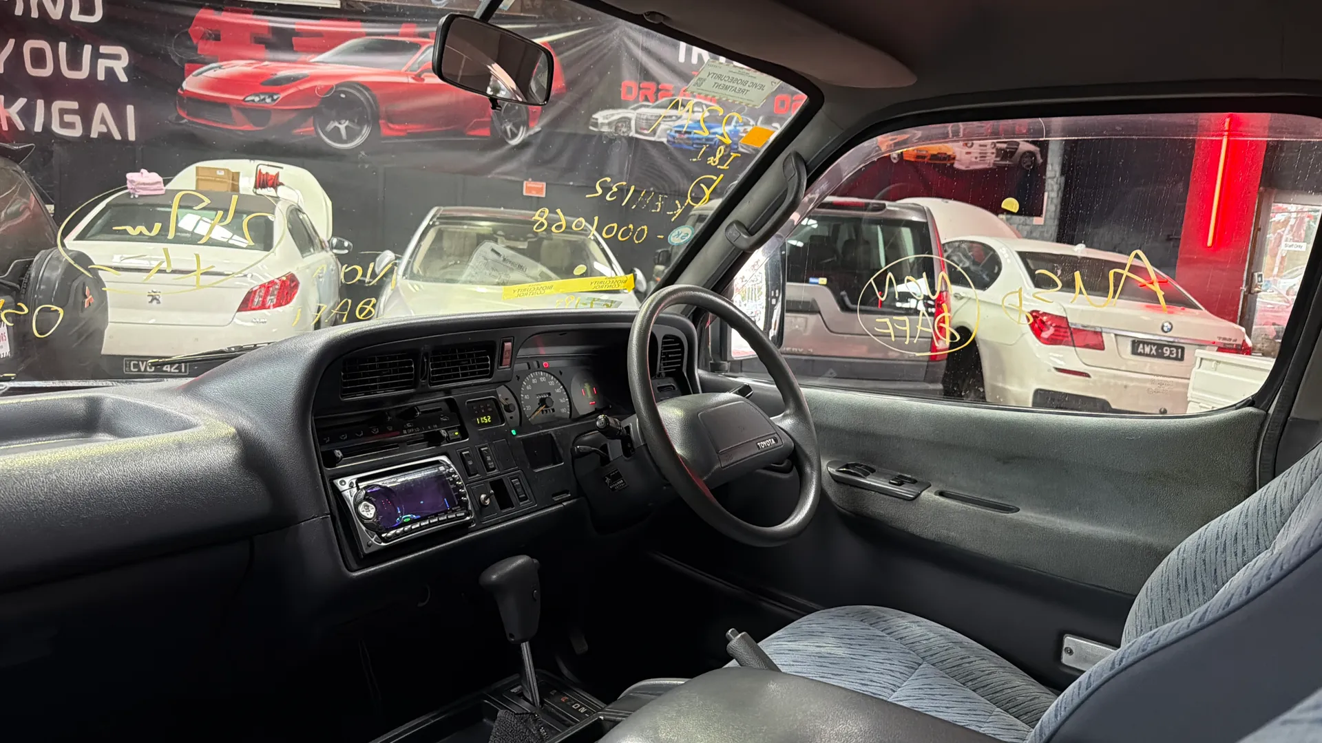 1995 Toyota Hiace Super Custom - Image 27
