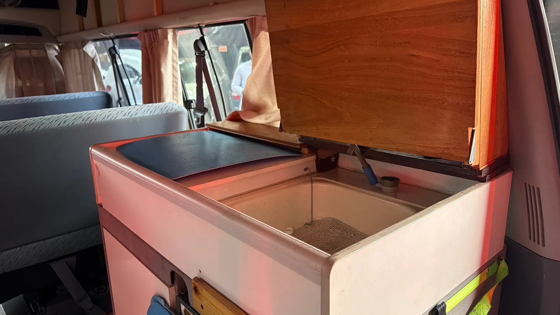 1995 Toyota Hiace Super Custom - Image 29