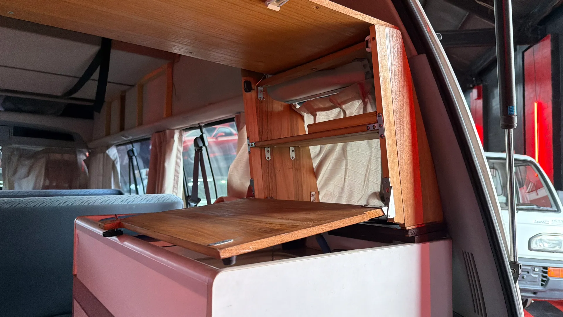 1995 Toyota Hiace Super Custom - Image 30