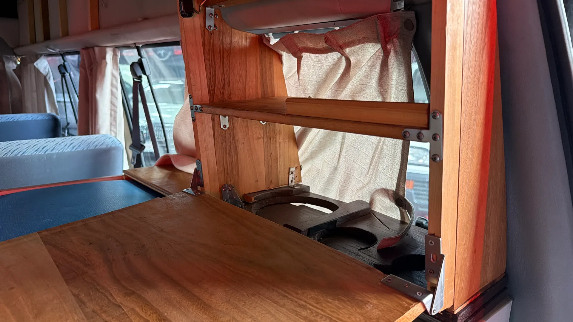 1995 Toyota Hiace Super Custom - Image 31