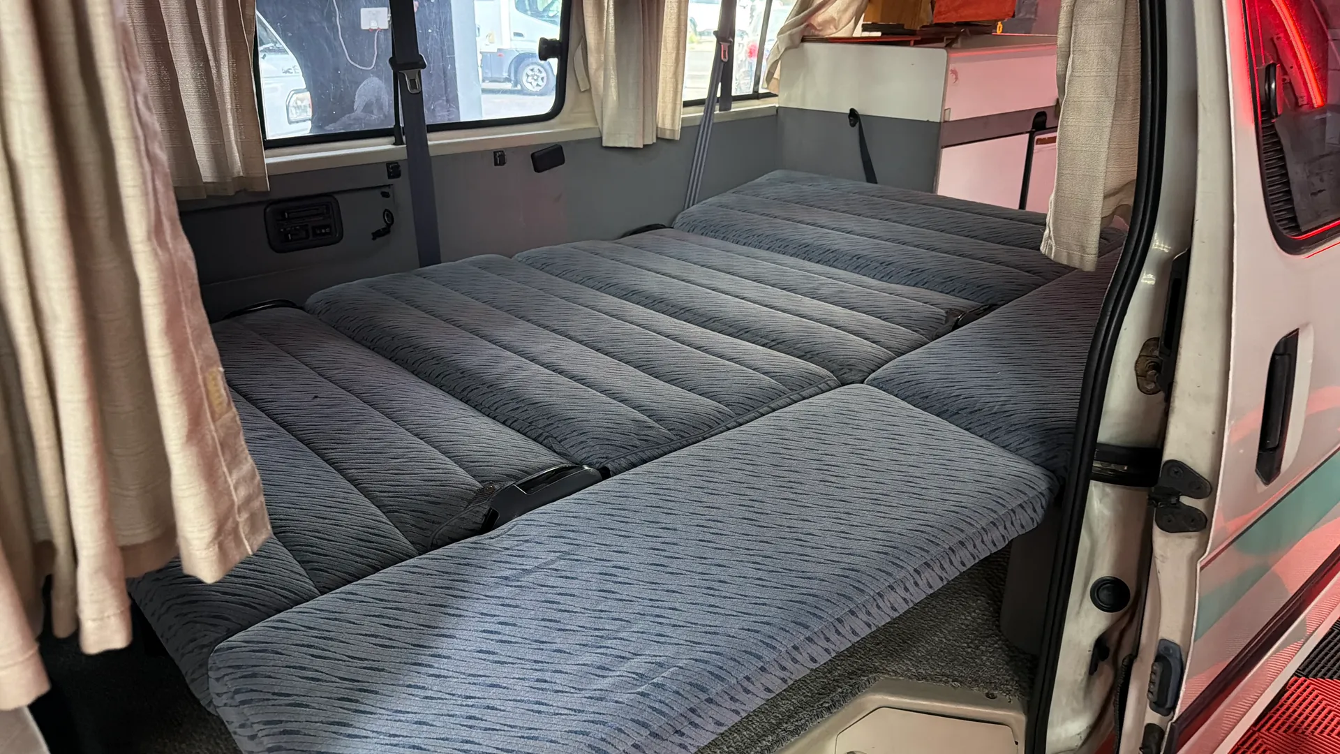 1995 Toyota Hiace Super Custom - Image 36