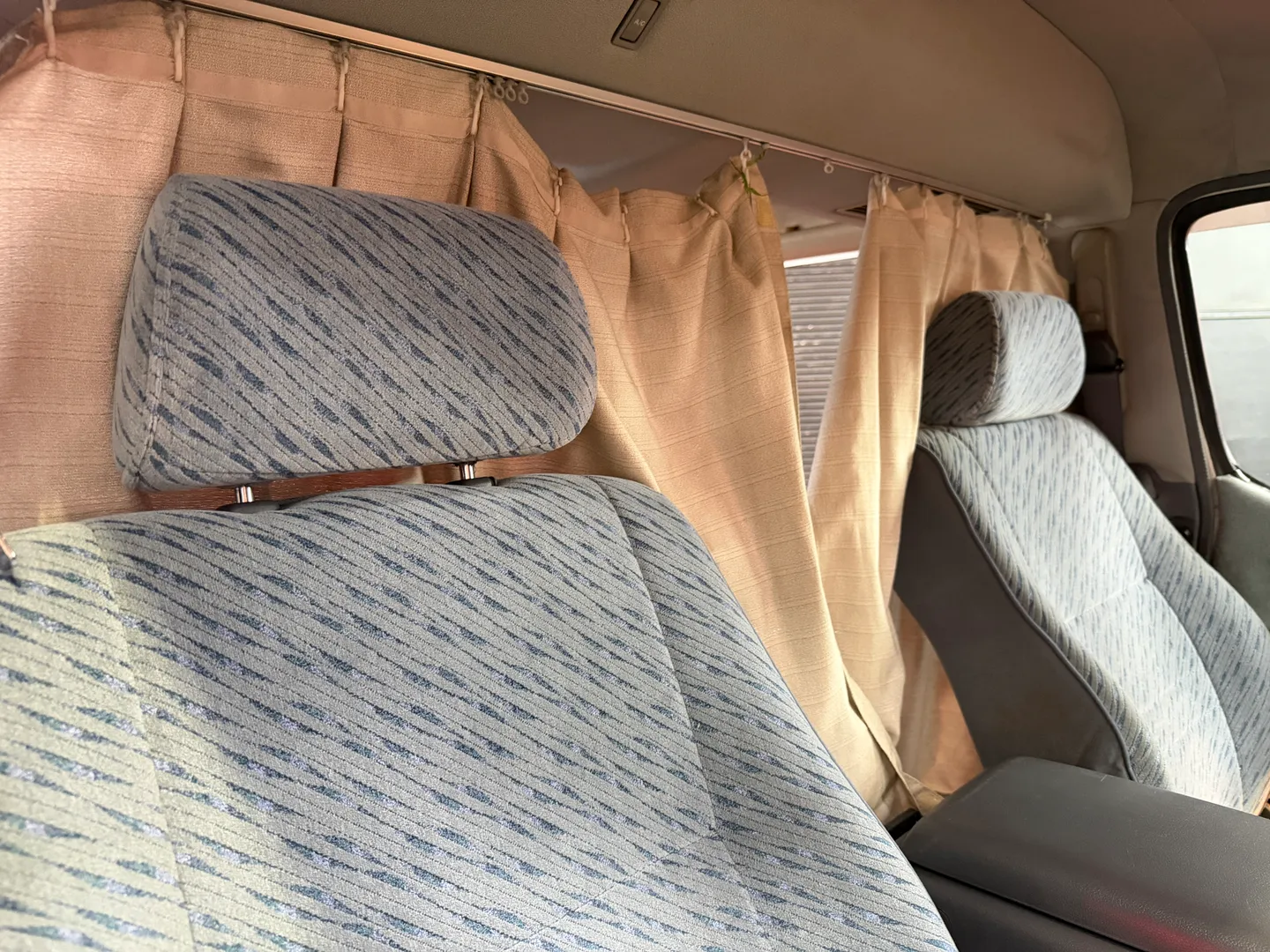 1995 Toyota Hiace Super Custom - Image 37