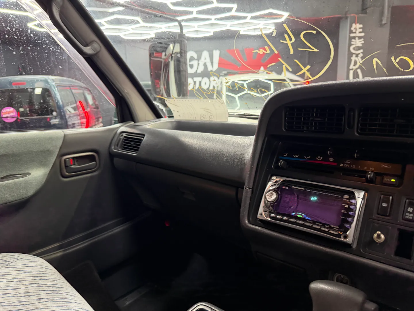 1995 Toyota Hiace Super Custom - Image 39