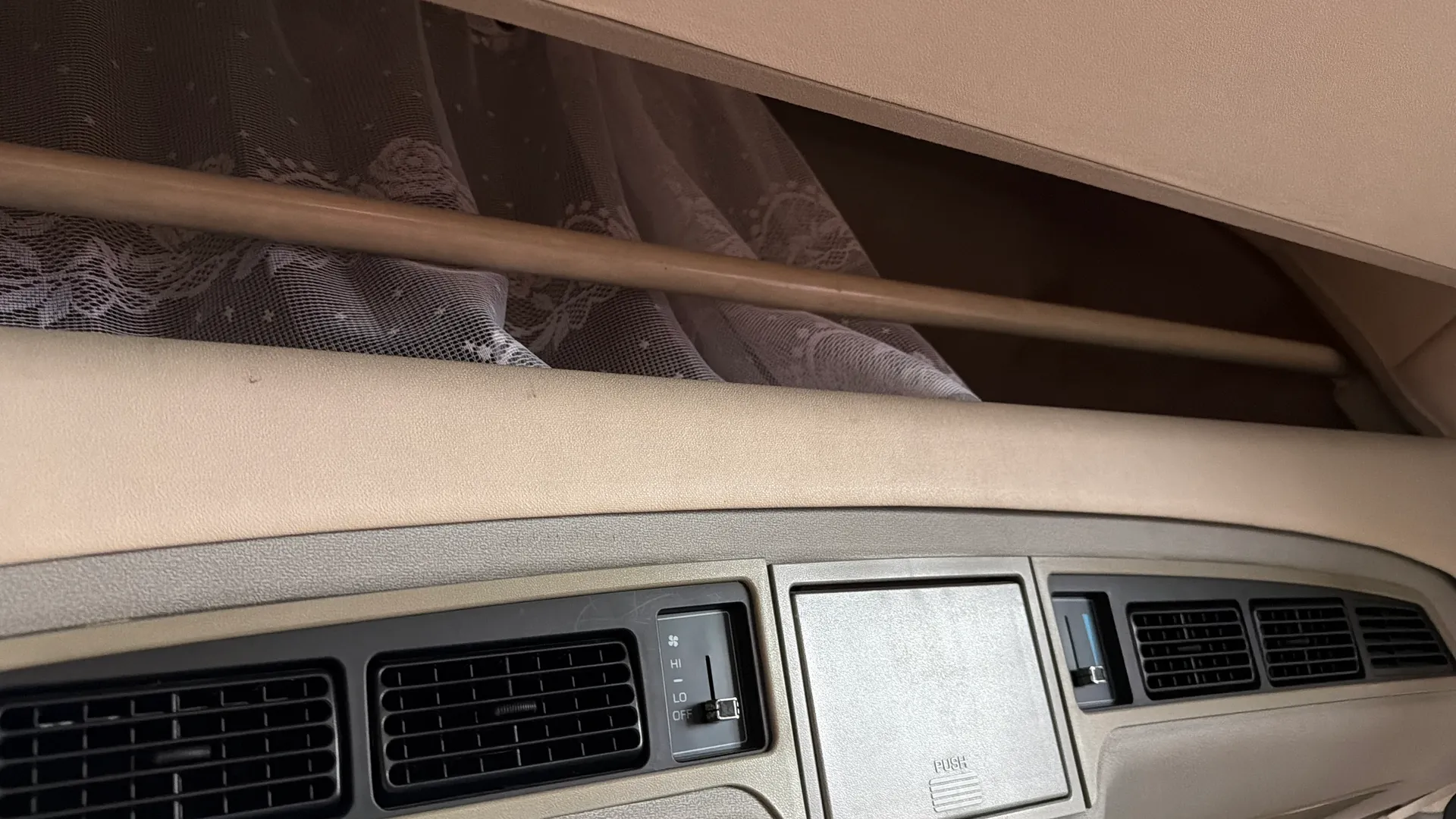 1995 Toyota Hiace Super Custom - Image 46