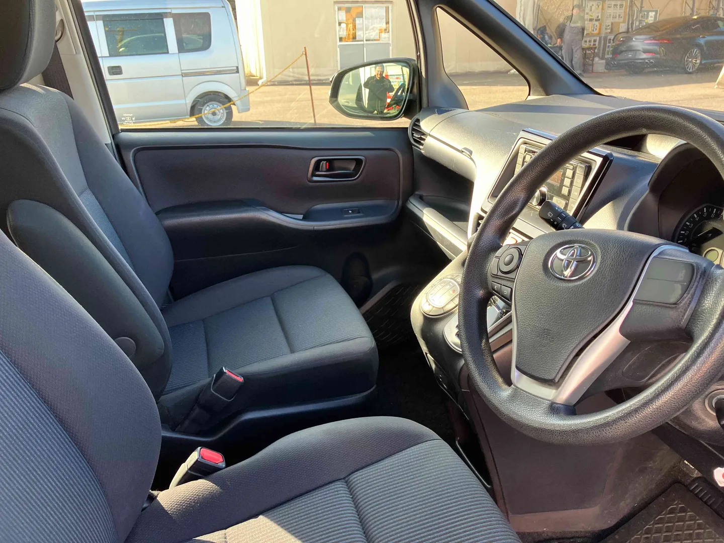 2016 Toyota Noah Welcab - Image 3